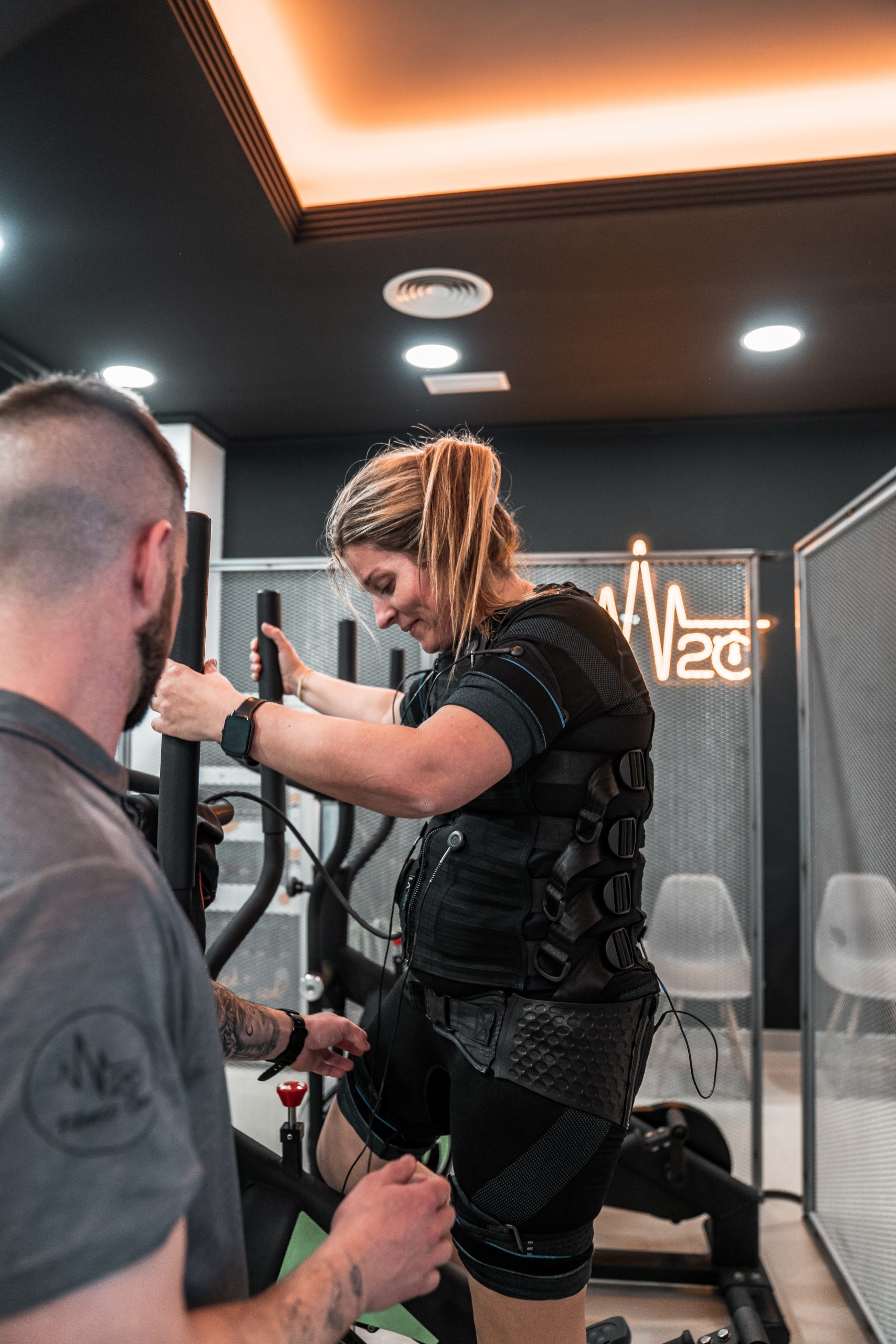 Sesión de electrofitness en TOTAL 20 Fitness Club Murcia con entrenamiento guiado