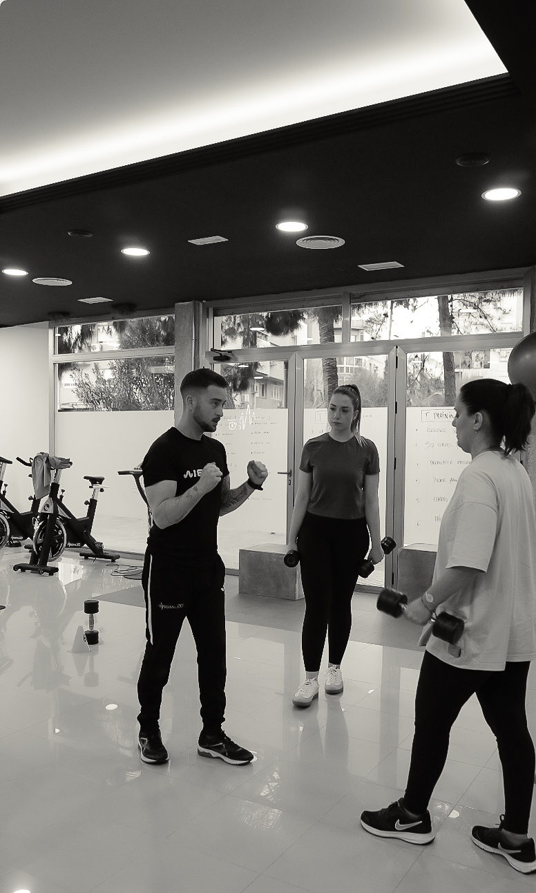 Entrenamiento en grupo en TOTAL 20 Fitness Club Murcia para la promoción Plan Amigo